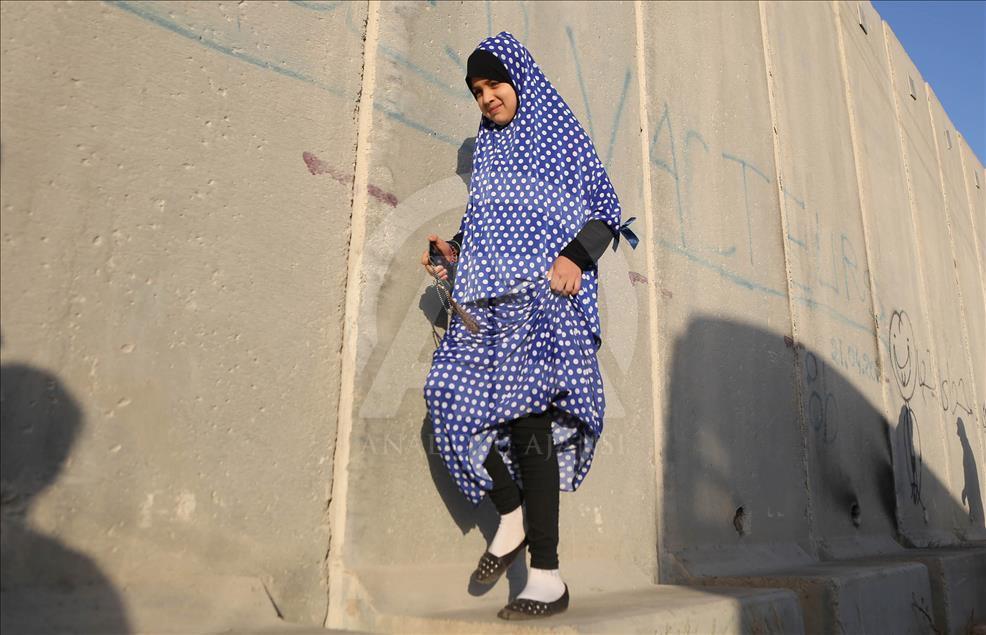 Jum'at ketiga Al Aqsha - mengelilingi tembok pemisah