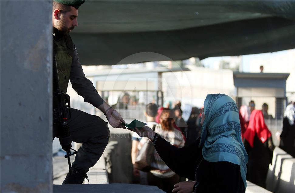 Jum'at ketiga Al Aqsha - pemeeriksaan izin