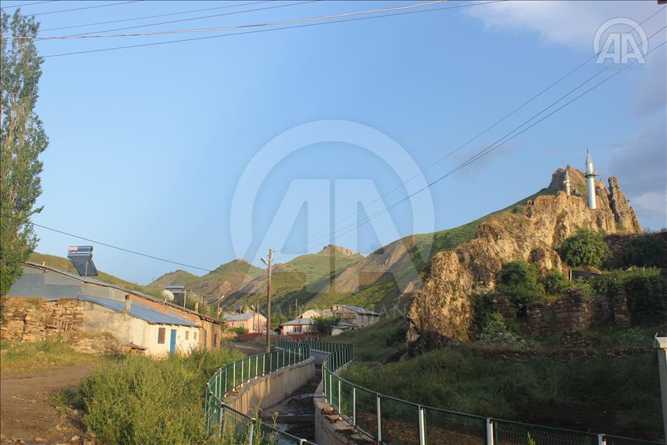 Masjid Tozlaguzo Turki: Masjid Dengan Menara Adzan Terpisah satu-Satunya di Dunia