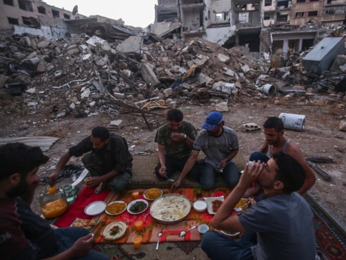 Ramadhan mujahidin Suriah - berbuka bersama