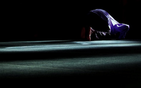 7 Contoh Pembagian Waktu Shalat Malam Menurut Ulama