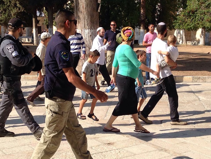 Perayaan Runtuhnya Kuil Sulaiman - Di kawal aparat keamanan