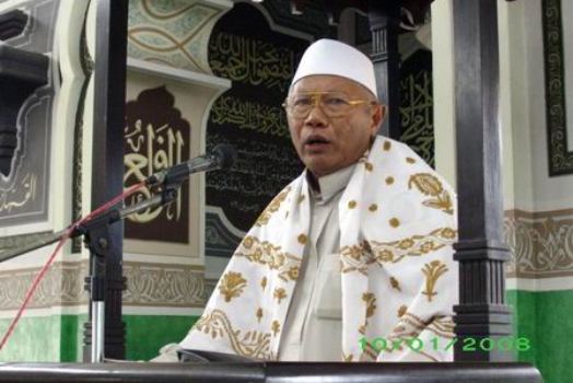 KH. Abd. Rasyid Syafii: Speaker Masjid Harus Serukan Haram Pilih Pemimpin Kafir!