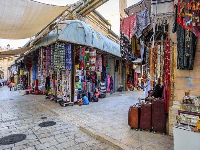 pasar-aftimos-barang-barang-seni