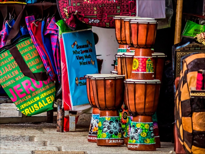 pasar-aftimos-alat-musik-ketimpang-buatan-pengrajin-palestina