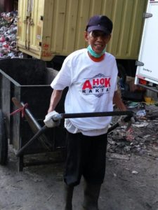 Wong Cilik Jakarta Bangga Pakai Kaos "Ahok Musuh Rakyat"