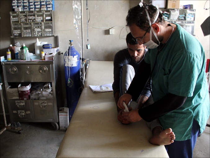 rumah-sakit-al-yamadiyah-dokter-melayani-pasien