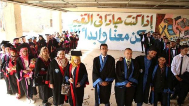 acara-wisuda-univ-benghazi-depan