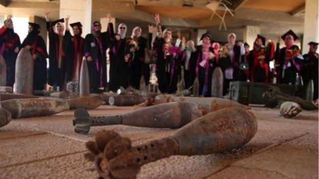 acara-wisuda-univ-benghazi-melempar-topi