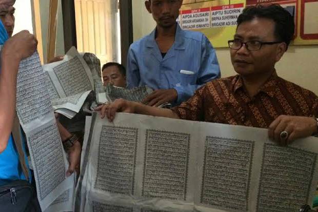 Astaghfirullah! Lembaran Alquran Jadi Bungkus Nasi Hebohkan Warga Cirebon