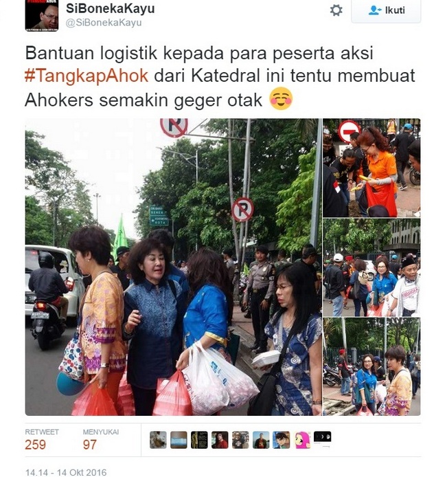 Sejumlah Warga Keturunan Tionghoa Bagikan Makanan pada Peserta Demo 'Tangkap Ahok'