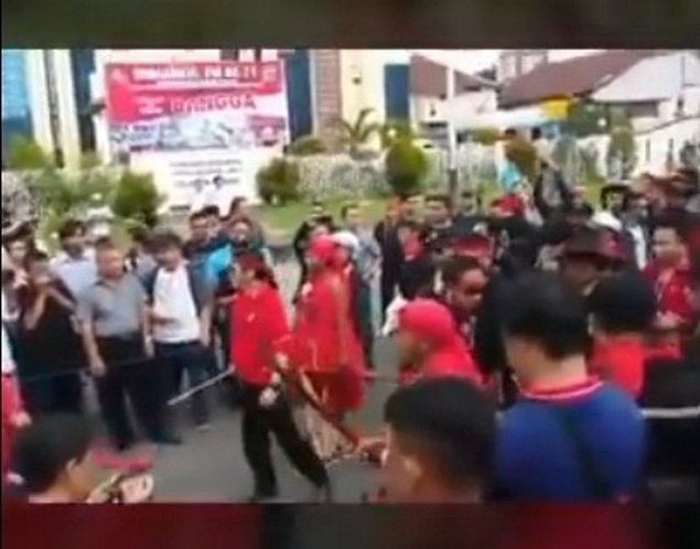 Ratusan Laskar Salib Bersenjata Tajam Ingin Bongkar Masjid di Manado