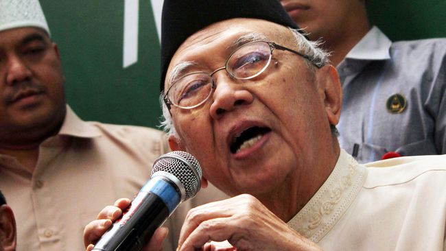 Gus Sholah: Ulama Harus Ajak Umat Pilih Pemimpin Muslim