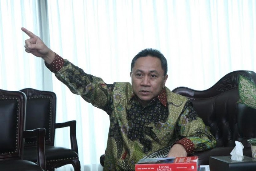 Ketua MPR Prihatin Cangkul Saja Diimpor, Kenapa Tidak Gelar SI-MPR Saja Untuk Ganti Presiden Yang Lebih Cerdas pak?