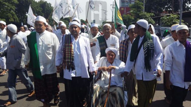 Ribuan Santri dan Ulama Jatim-Madura Gelar aksi Desak Kapolri Segera Tangkap Ahok
