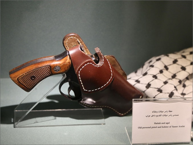 museum-arafat-pistol-yasser-arafat