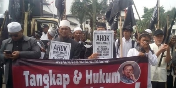 HTI: Ahok Sudah Keterlaluan, Polisi Harus Cepat Bertindak Sebelum Umat Bergerak Lebih Jauh