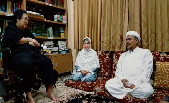 Mbak Rachma Kaget Habib Rizieq Pernah Kuliah di Universitas Bung Karno