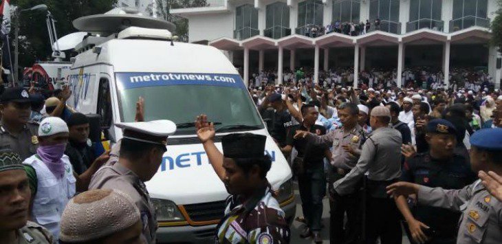 Di Medan, Mobil Satelit Kru MetroTV Diusir Pendemo