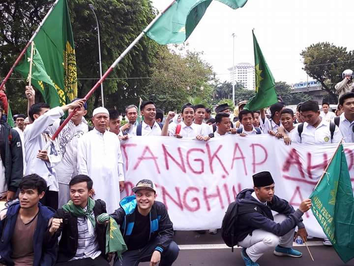 Persis Bandung Berangkatkan Pendemo Dalam 20 Bus Besar ke Jakarta