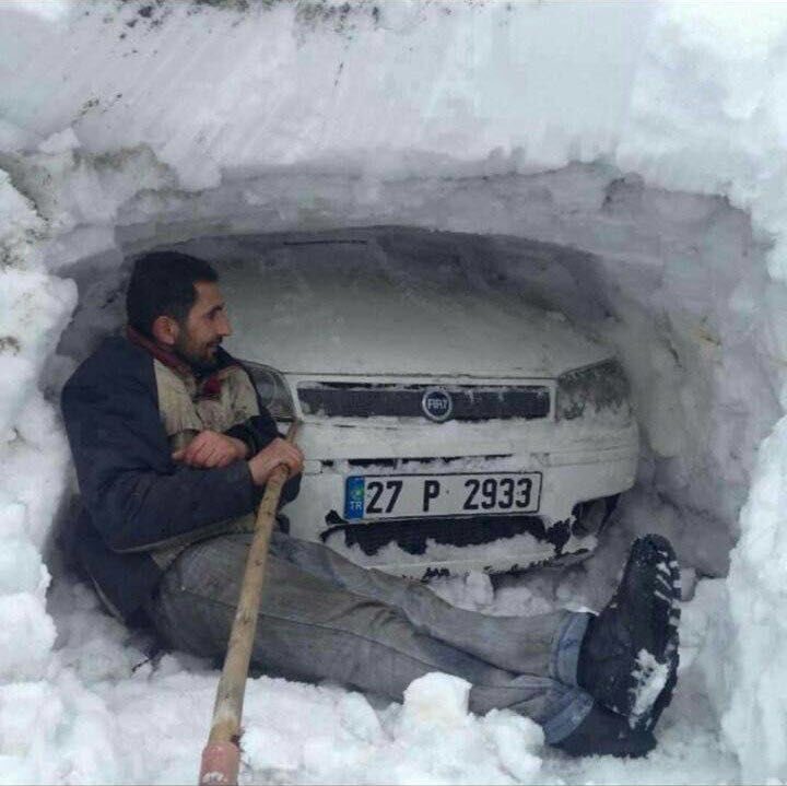 menara-masjid-bash-shawish-saking-tebalnya-salju