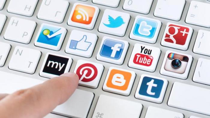 Berpikir Positif dan Berdoa Penting Saat Main Medsos