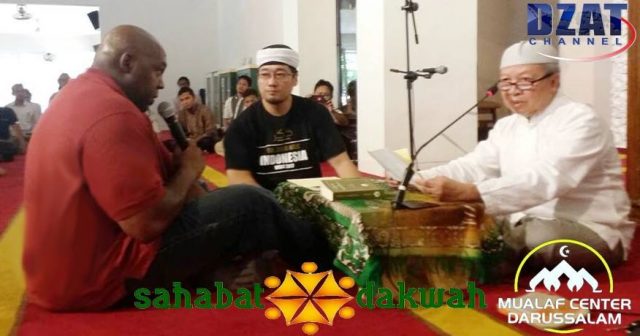 Selidiki Isu Islam Radikal di Kasus Ahok, Robert Smith Malah Bersyahadat Setelah Temukan Fakta Sebenarnya