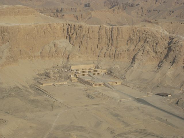 https://www.eramuslim.com/framework/media/2017/08/640px-SFEC_AEH_-ThebesNecropolis-2010-Hatshepsut-023.jpg