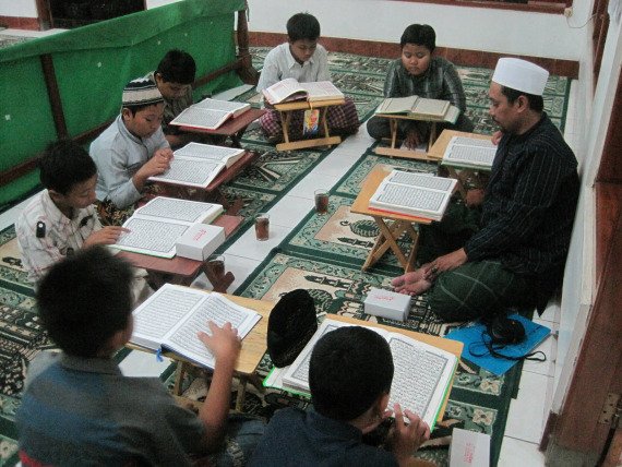 Riset Ungkap Membaca Alquran Dapat Kurangi Kecemasan