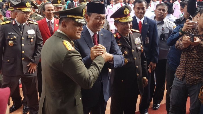 Derek Manangka: Membaca 'Konflik' Jend. Gatot dan Tito