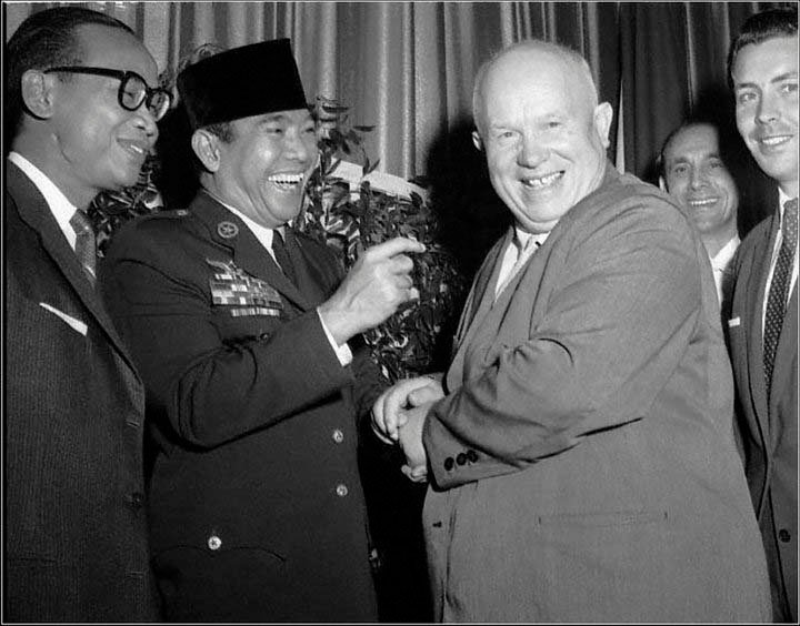 Soekarno Paksa Presiden Soviet Temukan Makam Imam Bukhari