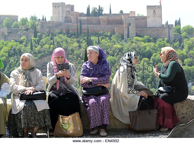 Banyak Perempuan Spanyol Tertarik Islam