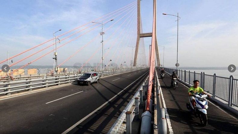 Hersubeno Arief: Ada Jenderal Luhut di Jembatan Tol Suramadu?