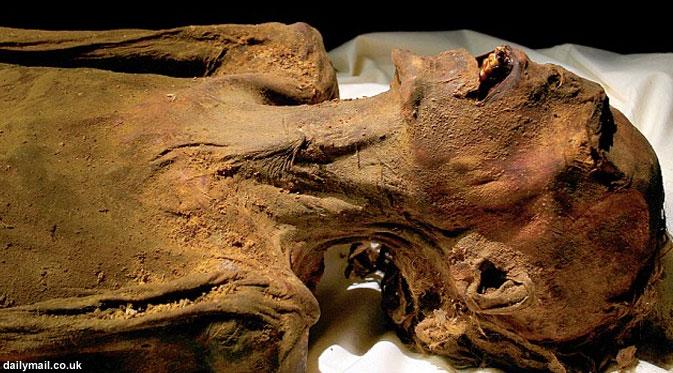 Kisah Malaikat Jibril Menjejali Mulut Firaun dengan Tanah