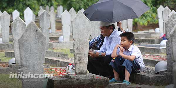 Cara Bakti Kepada Orangtua yang Telah Wafat Menurut Rasulullah