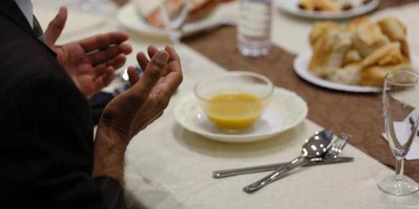 Orang Rajin Puasa Alam Kuburnya Dijaga Malaikat