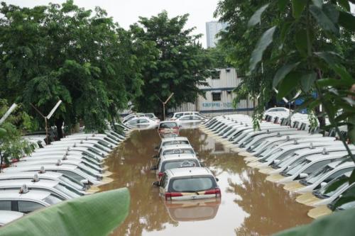 Adab Menjual Mobil Bekas Terendam Banjir dalam Islam