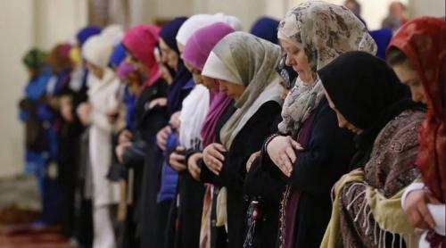 Shaf Terbaik Perempuan Dalam Sholat
