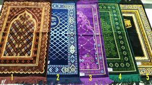 25 Gulungan Sajadah di Masjid Palembang Tak Bisa Dipakai untuk Shalat Jum'at Usai Dilindas Mobil