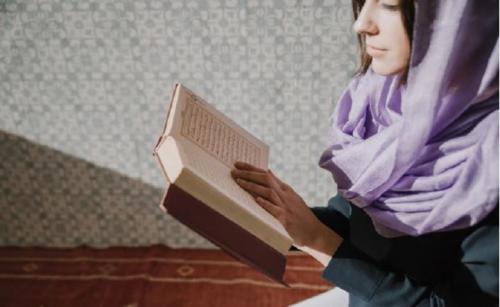 Kisah Seorang Gadis Masuk Islam karena Surah Al Fatihah