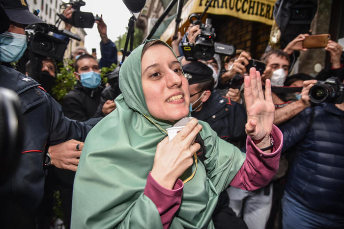 Menemukan Ketenangan Saat Ditahan Mujahidin, Warga Italia Ini Bersyahadat