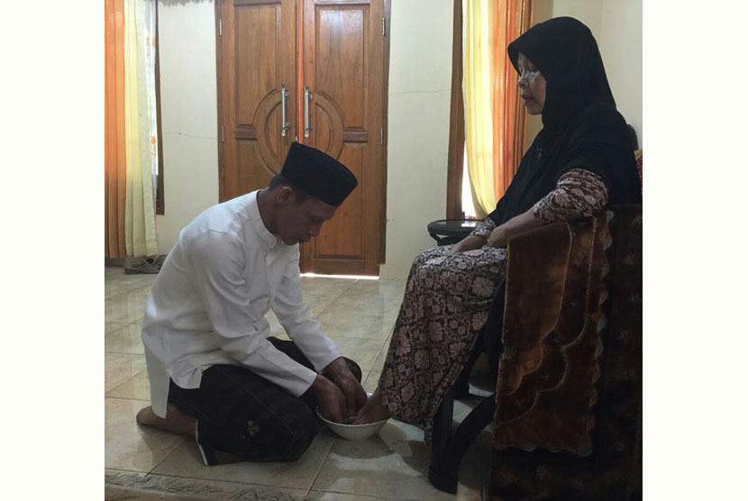 5 Bentuk Durhaka ke Orang Tua, Termasuk Lebih Pentingkan Istri?