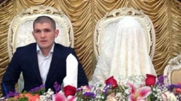 Belajar Dari Khabib dan Isterinya