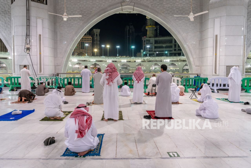Jelang Pembukaan Musim Umroh, Saudi Umumkan Aturan Karantina Baru
