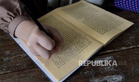 Siapa yang Dimaksud Awam dan Apa Kewajiban Mereka?