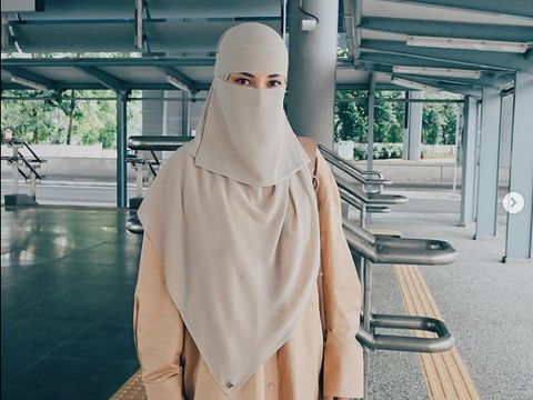 Gaya Stylish Neelofa, Muslimah Bercadar yang Masuk Forbes Digital Stars Asia