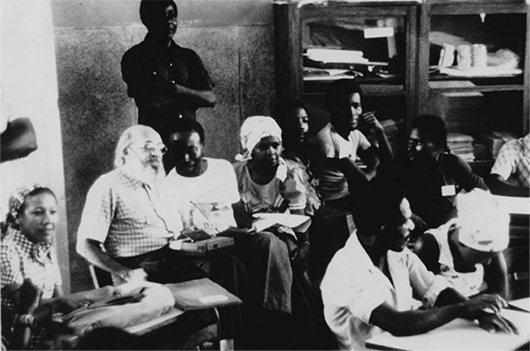 Quatro Cinco Um: a revista dos livros - Paulo Freire aos quadrados