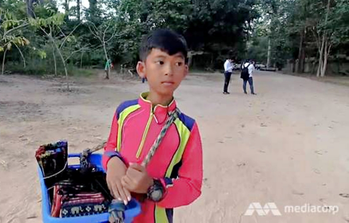 Viral, Thuch Salik, Bocah Pengasong yang Bisa 16 Bahasa