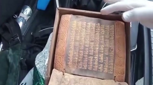 Turki Sita Kitab Suci Taurat Bertinta Emas yang Ditulis Sebelum Era Yesus