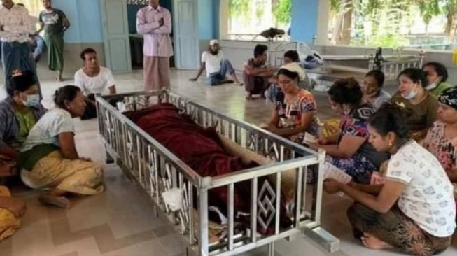 Muslim Myanmar Digantung Junta Militer di Masjid, Dipakaikan Baju Wanita